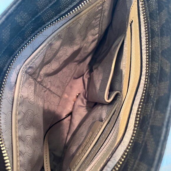 Michael Kors -- Vintage -- Jet Set Travel -- Messenger -- Crossbody - Picture 10 of 11